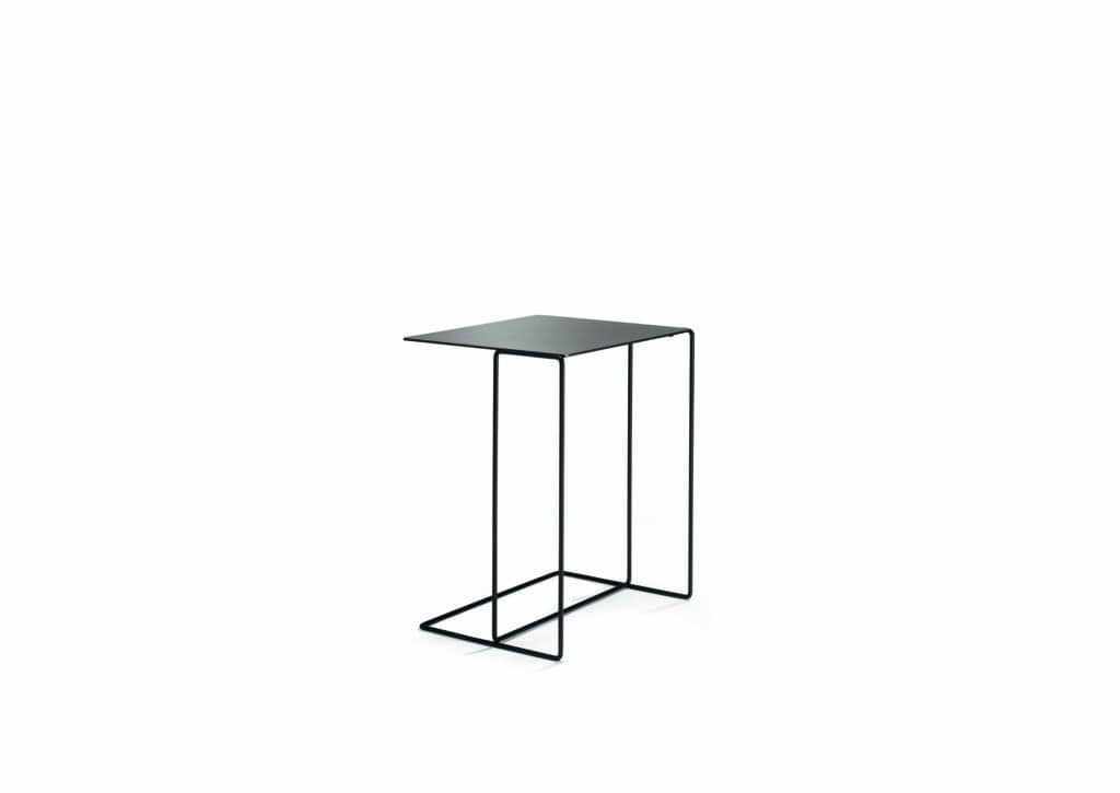 Oki - Table d'appoint carrée moyenne de Walter Knoll