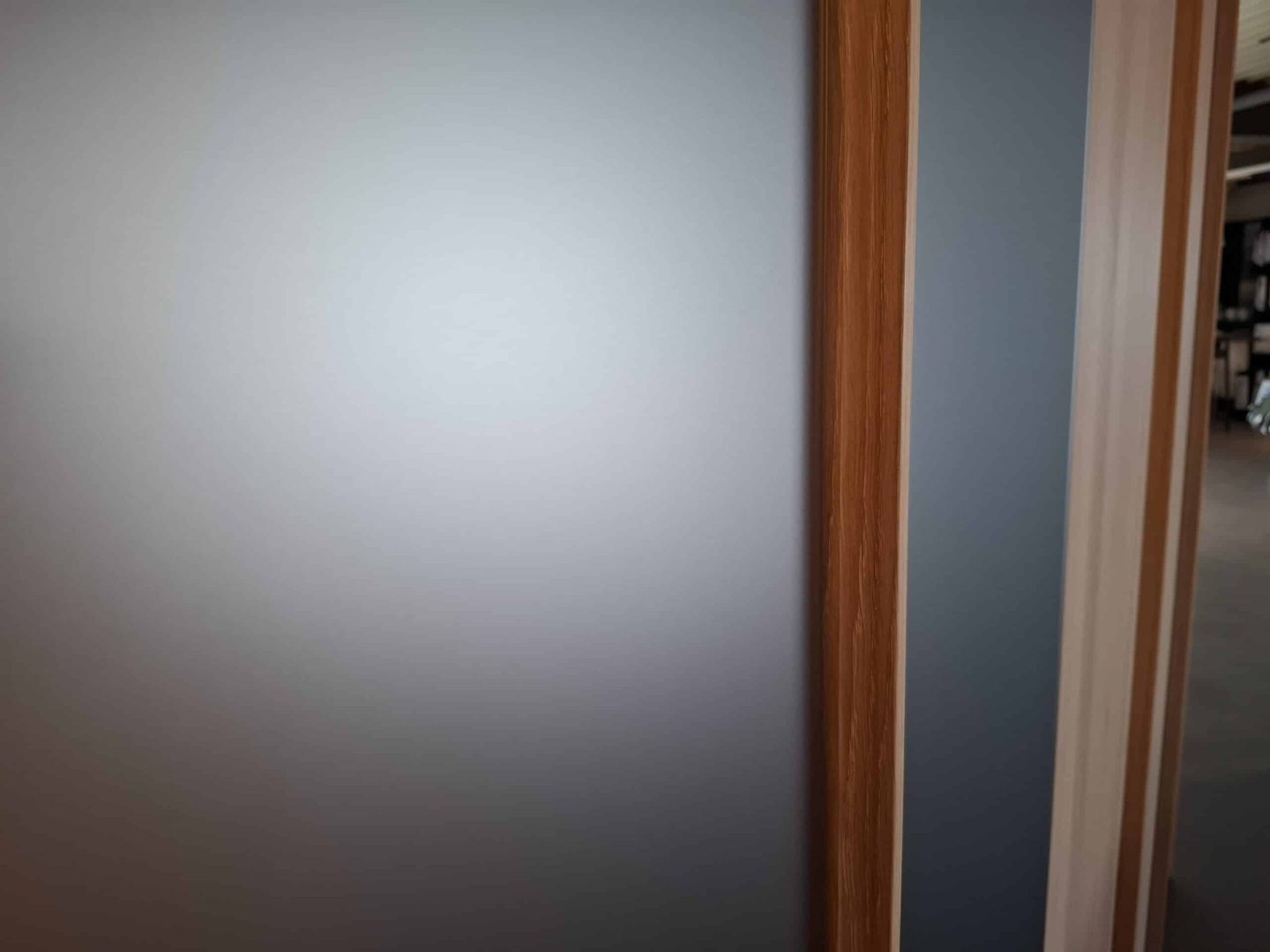 1000043647