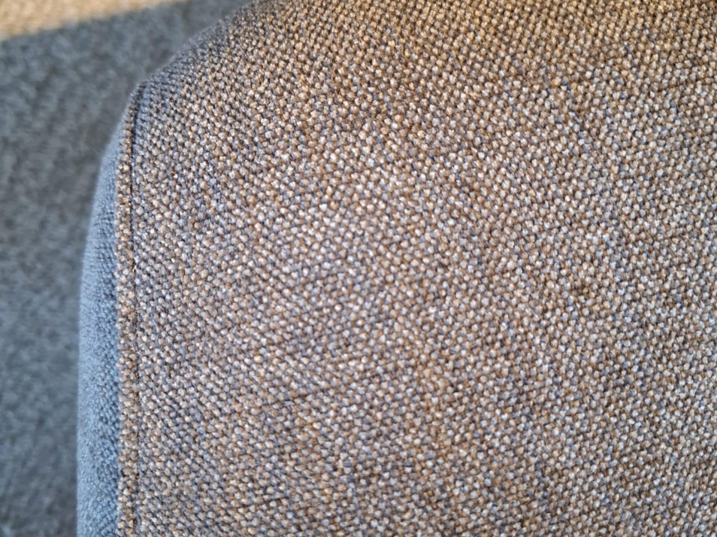 1000043668