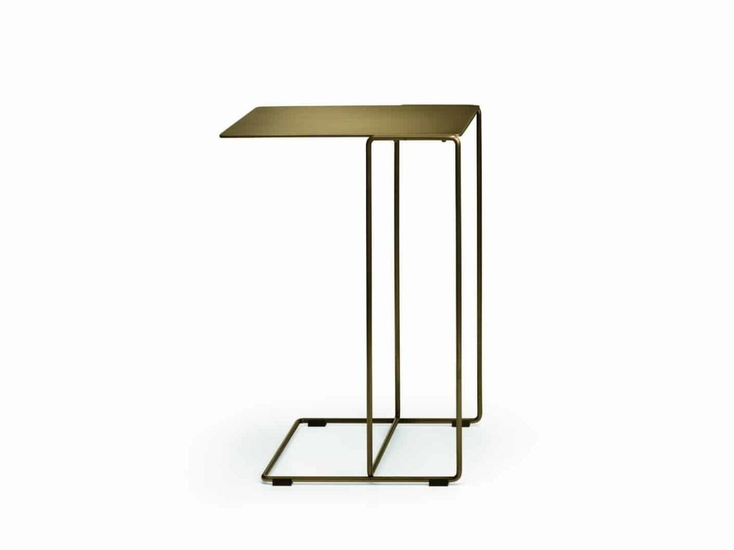 Oki Beistelltisch seitlich, eckig kleine Grösse von Walter Knoll mit Messing veredelt